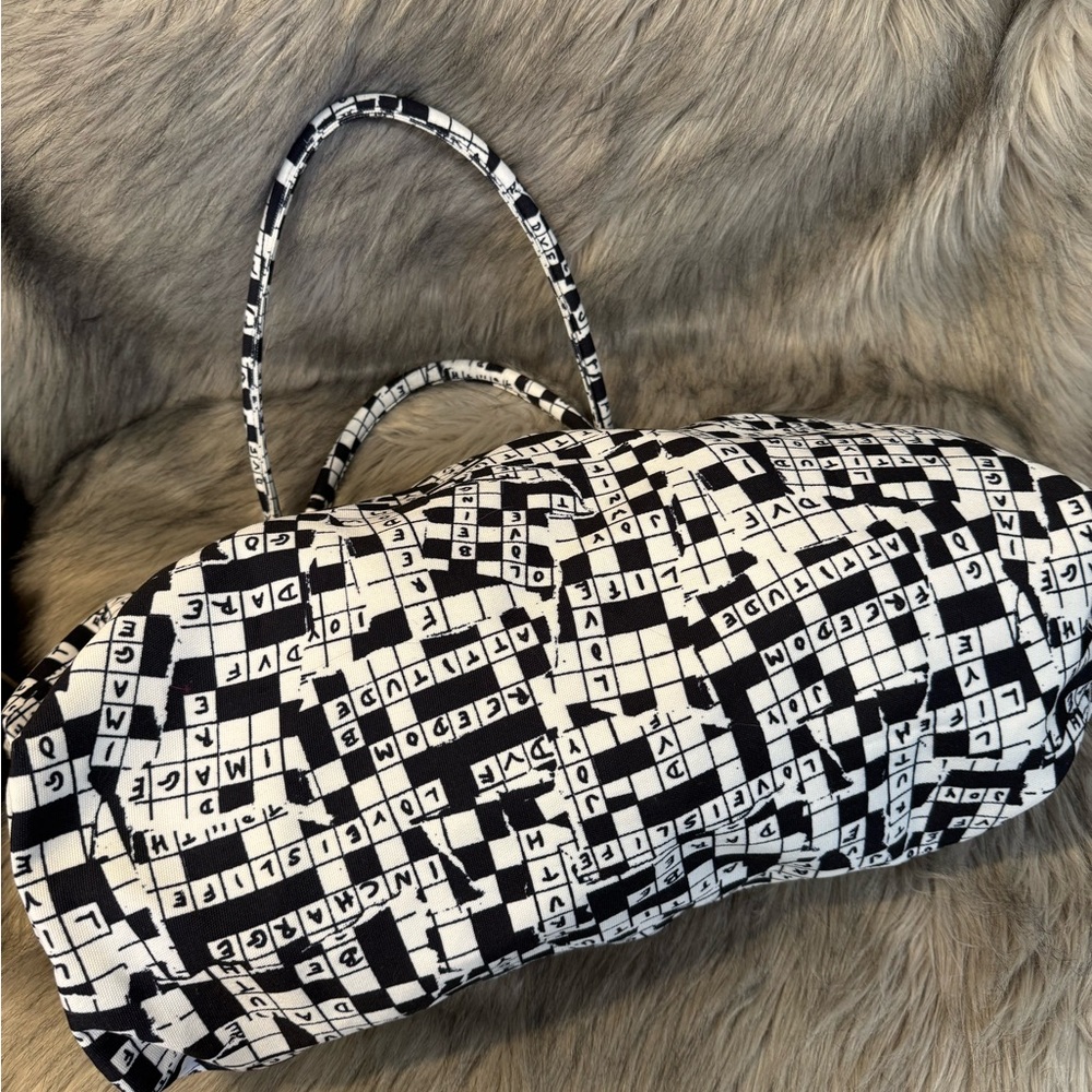 PRICE FIRM Diane Von Furstenberg Crossword Print Tote - Picture 5 of 9